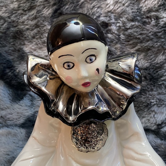 Black and White Sitting Pierrot Clown - Picture 7 of 16